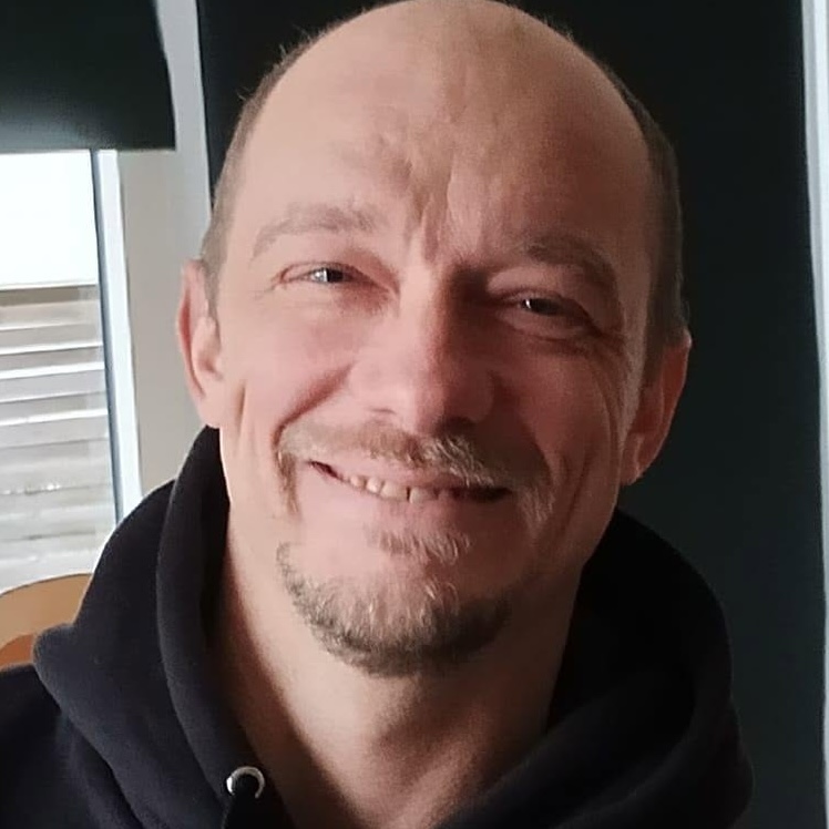 Michael Vallø Larsen - Massør
